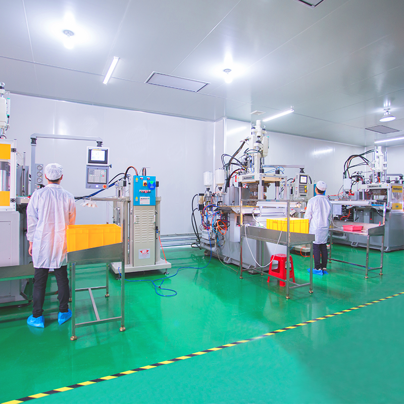 What Is the Production & Custom Process for Our Factory’s Pet Bath Brush with Built-In Shampoo Dispenser6