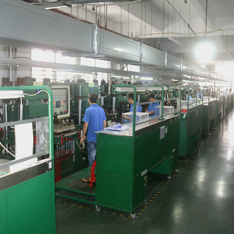 What Is the Production & Custom Process for Our Factory’s Pet Bath Brush with Built-In Shampoo Dispenser8
