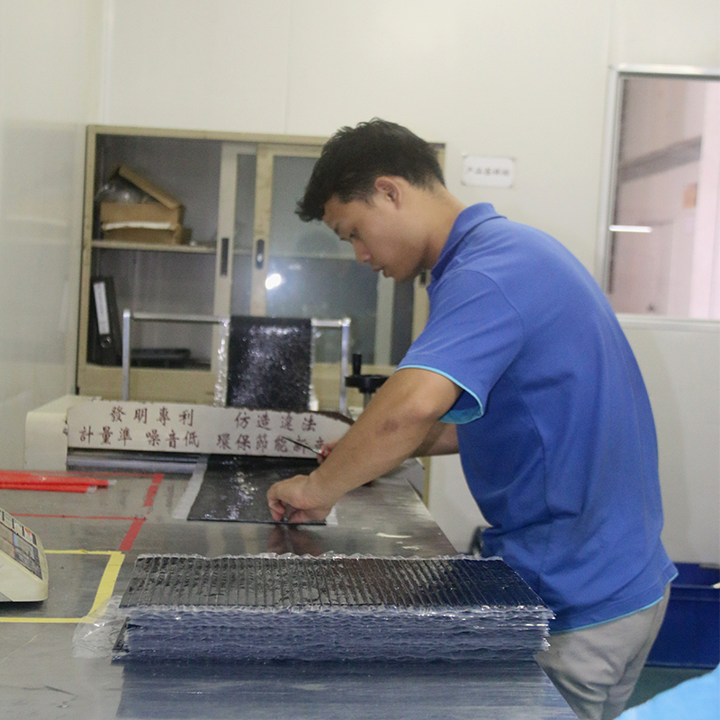 What Is the Production & Custom Process for Our Factory’s Pet Bath Brush with Built-In Shampoo Dispenser9
